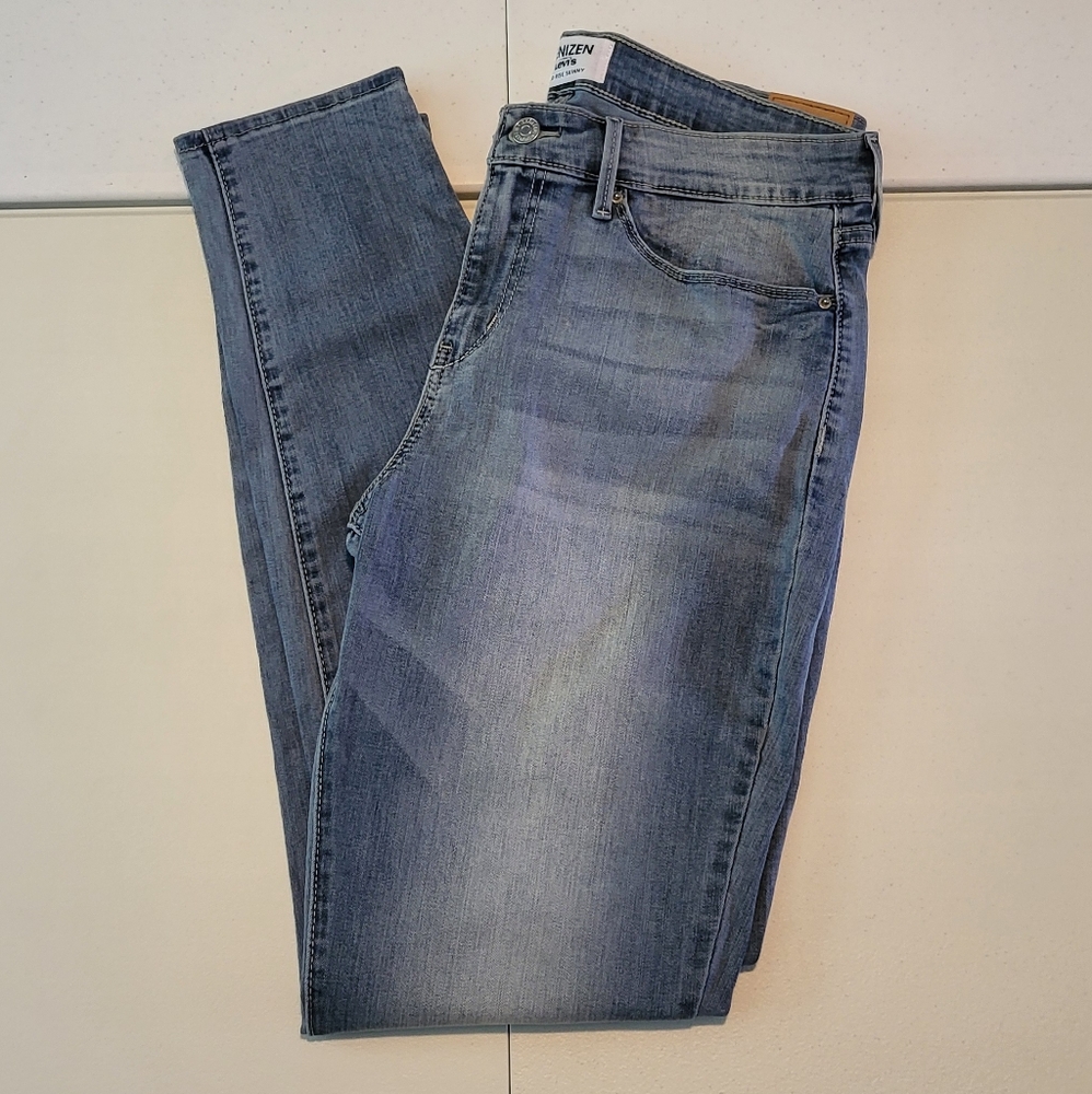 Levi jeans